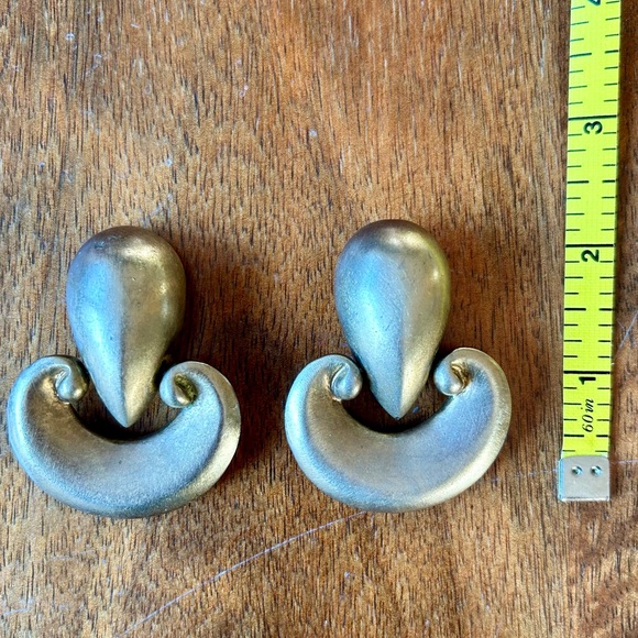 Vintage Chunky Hinged Door Knocker Modernist Clip On Earrings - Picture 8 of 8